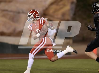Thumbnail 3 in Servite vs. Mater Dei photogallery.