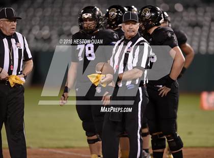 Thumbnail 2 in Servite vs. Mater Dei photogallery.