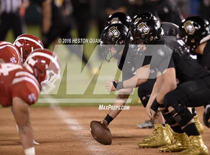 Thumbnail 3 in Servite vs. Mater Dei photogallery.