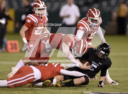 Thumbnail 3 in Servite vs. Mater Dei photogallery.