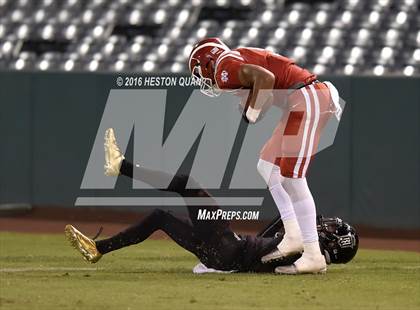 Thumbnail 3 in Servite vs. Mater Dei photogallery.
