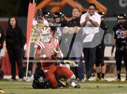 Thumbnail 3 in Servite vs. Mater Dei photogallery.