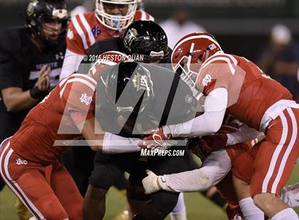 Thumbnail 3 in Servite vs. Mater Dei photogallery.
