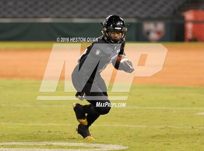 Thumbnail 3 in Servite vs. Mater Dei photogallery.