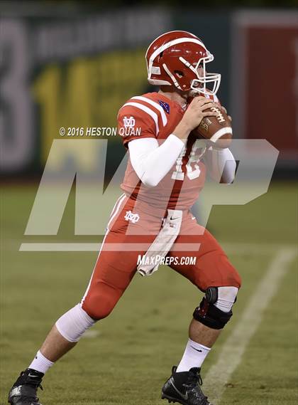 Thumbnail 3 in Servite vs. Mater Dei photogallery.
