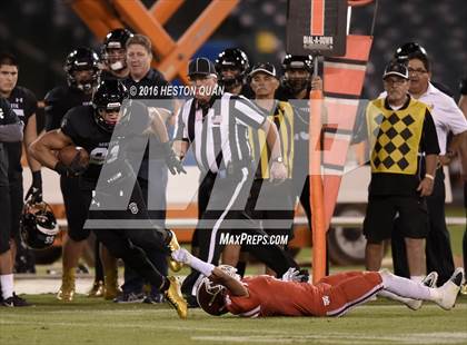 Thumbnail 3 in Servite vs. Mater Dei photogallery.