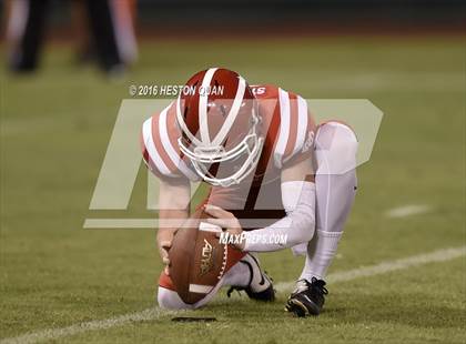 Thumbnail 2 in Servite vs. Mater Dei photogallery.