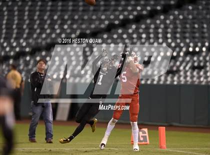 Thumbnail 1 in Servite vs. Mater Dei photogallery.