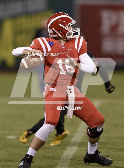 Thumbnail 2 in Servite vs. Mater Dei photogallery.