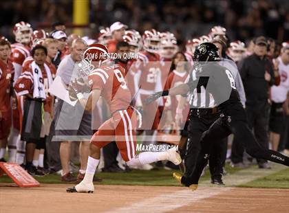 Thumbnail 3 in Servite vs. Mater Dei photogallery.