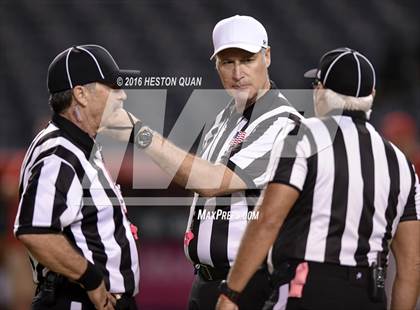 Thumbnail 3 in Servite vs. Mater Dei photogallery.