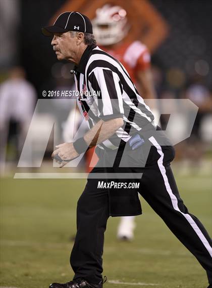 Thumbnail 3 in Servite vs. Mater Dei photogallery.