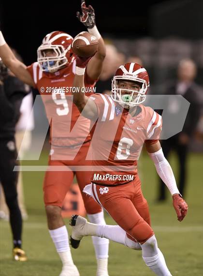 Thumbnail 2 in Servite vs. Mater Dei photogallery.