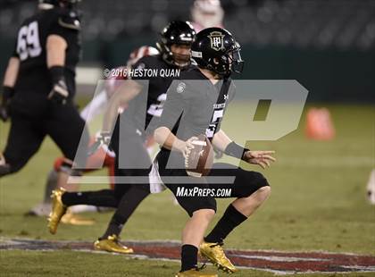 Thumbnail 2 in Servite vs. Mater Dei photogallery.