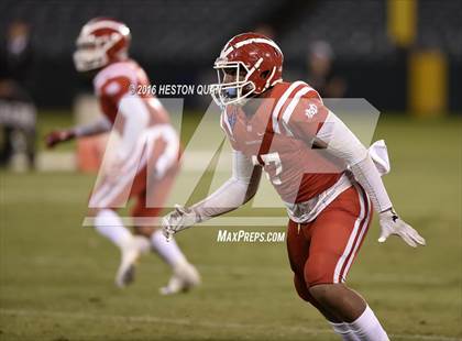 Thumbnail 2 in Servite vs. Mater Dei photogallery.