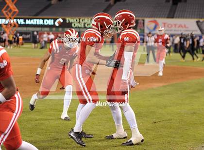 Thumbnail 2 in Servite vs. Mater Dei photogallery.