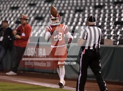 Thumbnail 3 in Servite vs. Mater Dei photogallery.