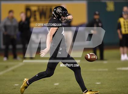 Thumbnail 1 in Servite vs. Mater Dei photogallery.