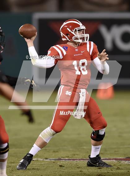 Thumbnail 1 in Servite vs. Mater Dei photogallery.