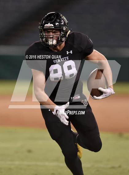 Thumbnail 2 in Servite vs. Mater Dei photogallery.