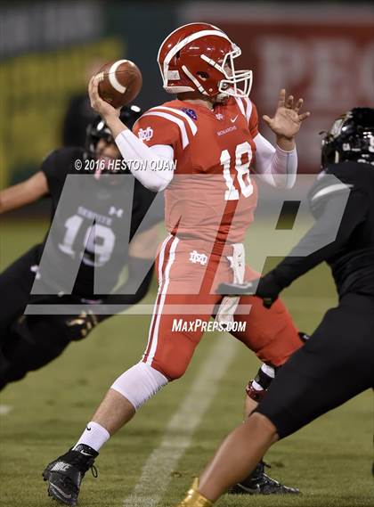 Thumbnail 3 in Servite vs. Mater Dei photogallery.