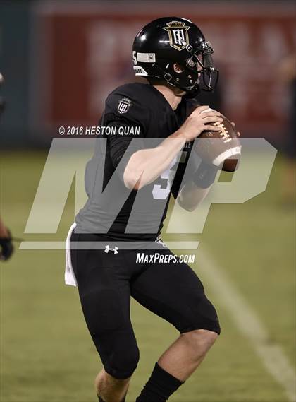 Thumbnail 3 in Servite vs. Mater Dei photogallery.