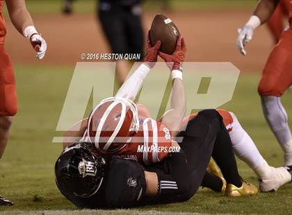 Thumbnail 3 in Servite vs. Mater Dei photogallery.