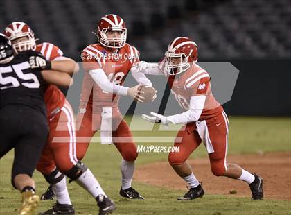 Thumbnail 3 in Servite vs. Mater Dei photogallery.