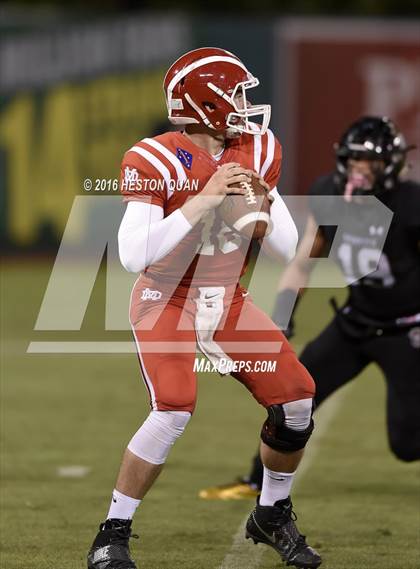 Thumbnail 1 in Servite vs. Mater Dei photogallery.