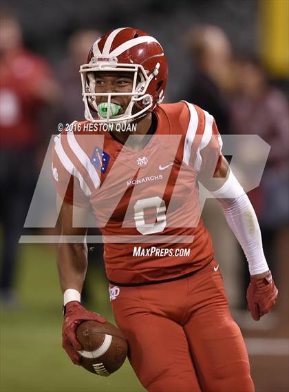 Thumbnail 2 in Servite vs. Mater Dei photogallery.