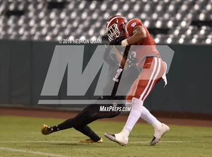 Thumbnail 2 in Servite vs. Mater Dei photogallery.