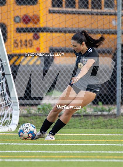 Thumbnail 3 in Pieper vs. Edcouch-Elsa (UIL Region IV 5A D2 Regional Semifinals Soccer) photogallery.