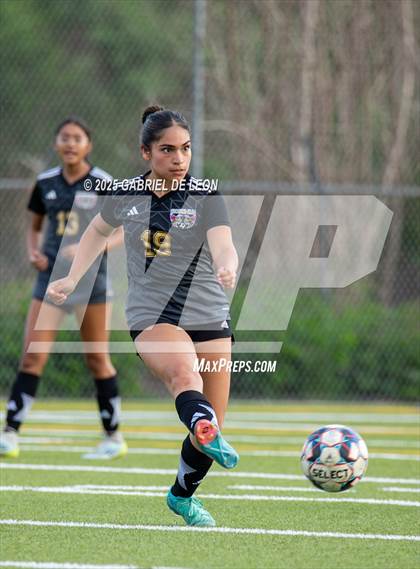 Thumbnail 1 in Pieper vs. Edcouch-Elsa (UIL Region IV 5A D2 Regional Semifinals Soccer) photogallery.