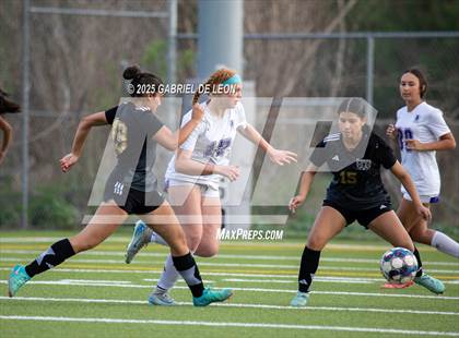 Thumbnail 2 in Pieper vs. Edcouch-Elsa (UIL Region IV 5A D2 Regional Semifinals Soccer) photogallery.