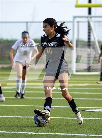Thumbnail 3 in Pieper vs. Edcouch-Elsa (UIL Region IV 5A D2 Regional Semifinals Soccer) photogallery.
