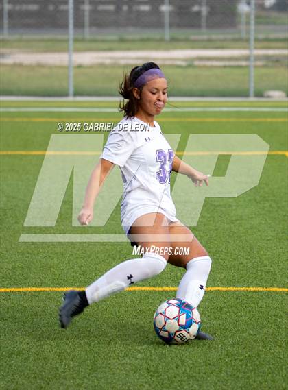 Thumbnail 3 in Pieper vs. Edcouch-Elsa (UIL Region IV 5A D2 Regional Semifinals Soccer) photogallery.