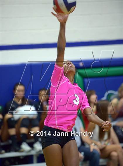 Thumbnail 1 in Faith Lutheran vs. Cathedral Catholic (Durango Fall Classic) photogallery.