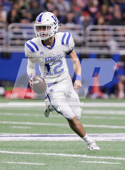 Thumbnail 2 in Veterans Memorial vs Veterans Memorial (UIL 5A Region Playoff) photogallery.