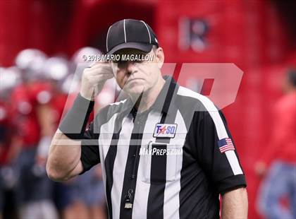 Thumbnail 1 in Veterans Memorial vs Veterans Memorial (UIL 5A Region Playoff) photogallery.