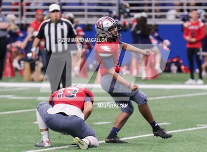 Thumbnail 1 in Veterans Memorial vs Veterans Memorial (UIL 5A Region Playoff) photogallery.