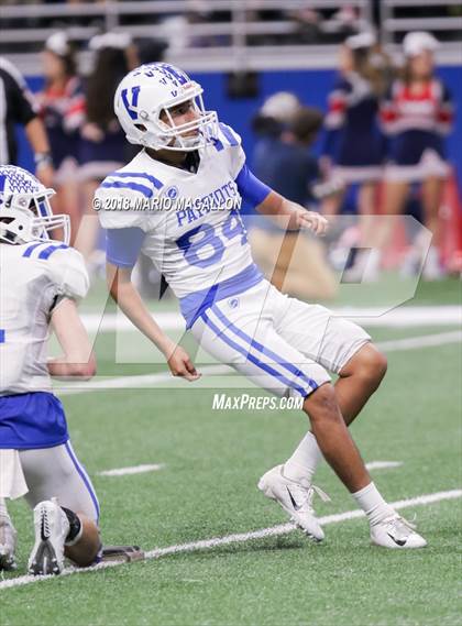 Thumbnail 2 in Veterans Memorial vs Veterans Memorial (UIL 5A Region Playoff) photogallery.