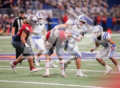 Thumbnail 2 in Veterans Memorial vs Veterans Memorial (UIL 5A Region Playoff) photogallery.