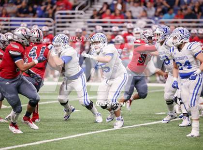 Thumbnail 1 in Veterans Memorial vs Veterans Memorial (UIL 5A Region Playoff) photogallery.