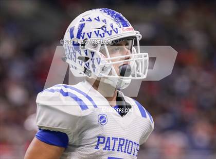 Thumbnail 2 in Veterans Memorial vs Veterans Memorial (UIL 5A Region Playoff) photogallery.