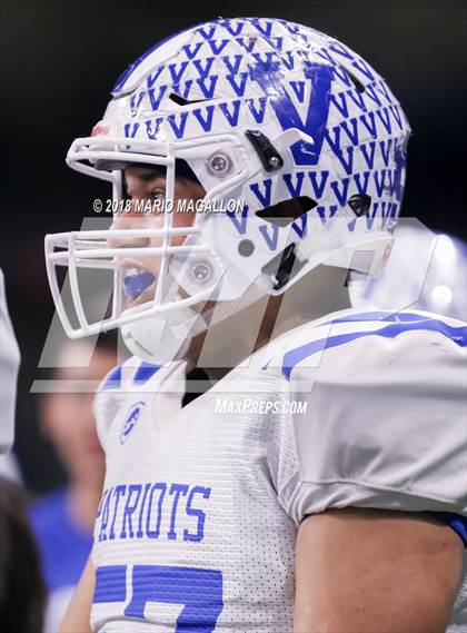 Thumbnail 3 in Veterans Memorial vs Veterans Memorial (UIL 5A Region Playoff) photogallery.