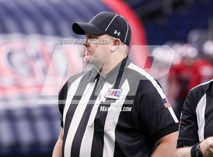 Thumbnail 2 in Veterans Memorial vs Veterans Memorial (UIL 5A Region Playoff) photogallery.