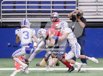 Thumbnail 2 in Veterans Memorial vs Veterans Memorial (UIL 5A Region Playoff) photogallery.