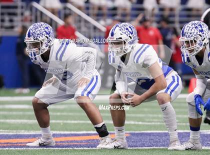 Thumbnail 3 in Veterans Memorial vs Veterans Memorial (UIL 5A Region Playoff) photogallery.