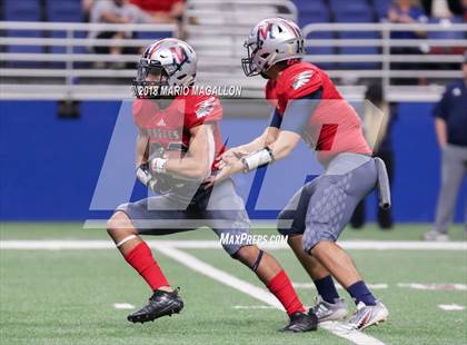 Thumbnail 3 in Veterans Memorial vs Veterans Memorial (UIL 5A Region Playoff) photogallery.