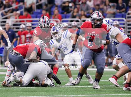 Thumbnail 2 in Veterans Memorial vs Veterans Memorial (UIL 5A Region Playoff) photogallery.